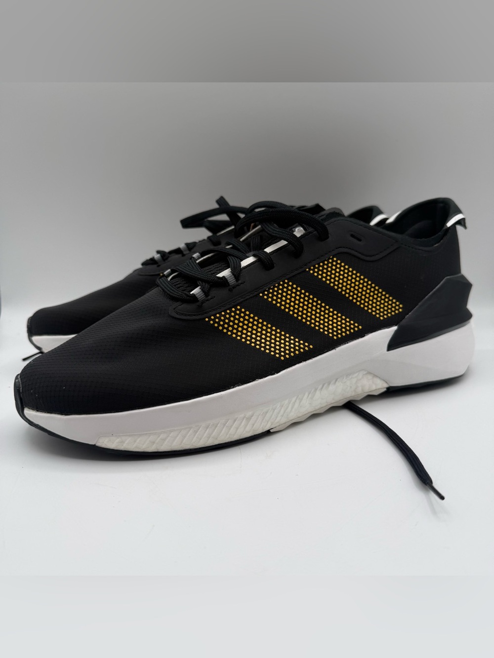 Adidas Men’s Size 13 Women’s 14 Avryn Black Solar Gold Sneakers Shoes New